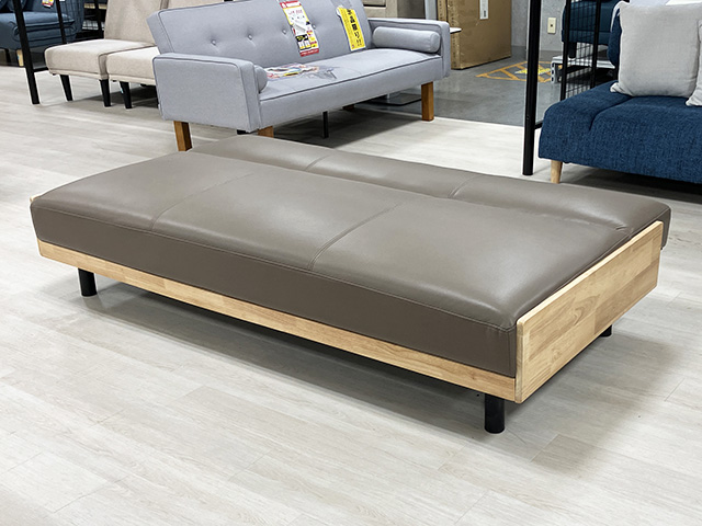 キズと汚れに強いレザーファブリック張りの「ソファベッド」♪よくある