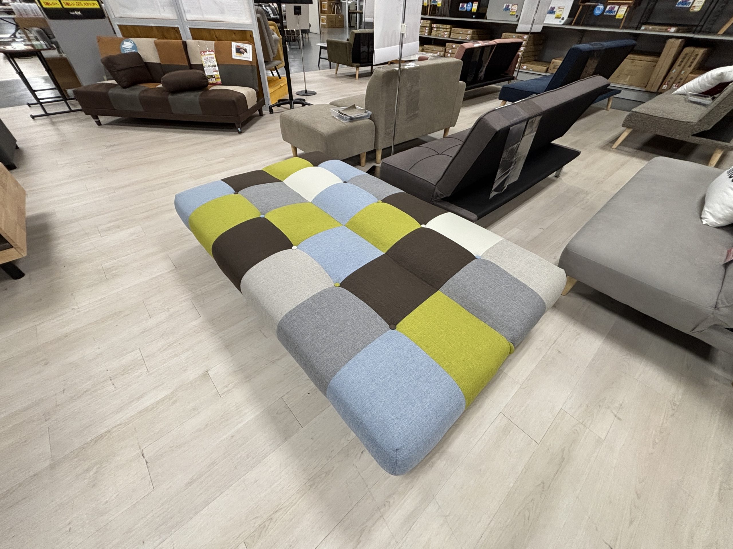 【SALE】チェック柄ソファ Basquiat 2人掛けチェック柄ソファ | インテリア家具の卸・仕入れ