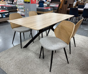 伸長式ダイニング5点セット。丁度いいサイズの伸長テーブル。120ー160㎝サイズに伸長可、ありそうでなかったサイズ感を実現。