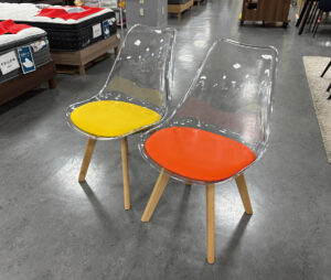 マイチェアにおすすめクリスタルチェア。美しいクリア素材で空間を彩るクリスタルスワンチェア。