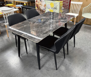 大人気セラミックテーブル食卓セットもOKならこの価格！傷・熱に強くお手入れ簡単！傷・熱・水に強い高級セラミック天板。