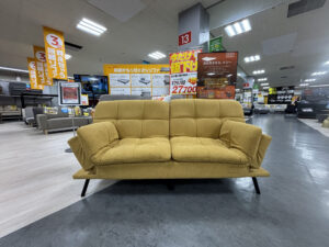 1台2役 はっ水リクライニングソファベッド。自由気ままにくつろげる。背もたれリクライニング。肘リクライニング 。はっ水生地 。脚高でお掃除ロボット対応。