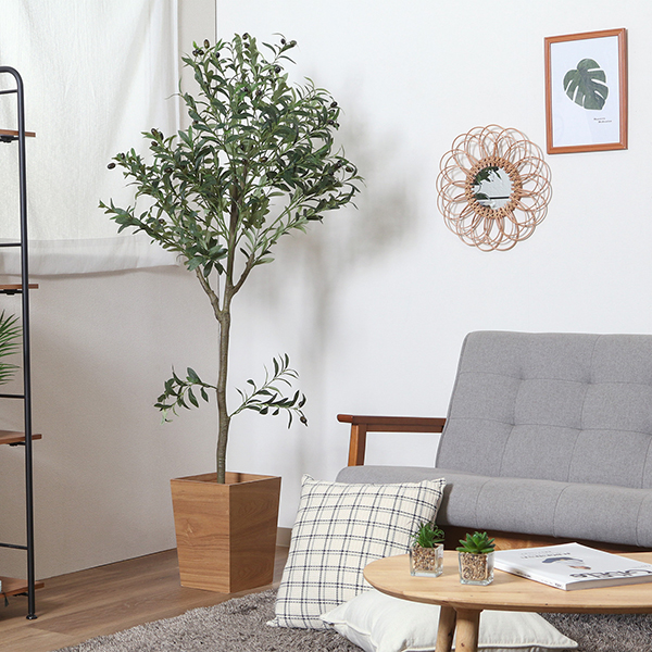 爽やかなオリーブのフェイクグリーン。本物そっくりの質感で、お部屋に