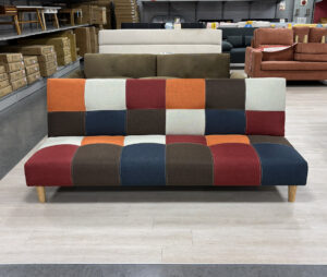 ソファにもベットにも早変わり。背もたれは三段階リクライニングが選べるソファベッド！横になりたい時や急な来客にも◎可愛いカラーがお部屋を明るい雰囲気に。