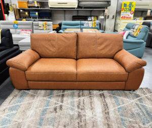 自社オリジナルのお洒落本革ソファ！通気性、吸温性、耐久性◎サイドに便利なポケット付きで、リビングの主役に！