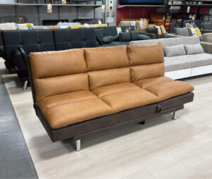 ソファからベッド、カウチにまで！1台3役の夢のようなソファベッド！生地はキズに強いエアレザー♪