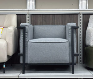 ブロックみたいなお洒落なデザインチェア。Myチェアとしてもオシャレにお部屋を演出！程よいクッション性でかけ心地も◎