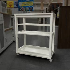 作業スペース広々の幅74cmキッチンワゴン！高さ85㎝でキッチンと並べて使いやすく、キャスター付きで移動もスムーズ♪キズや汚れに強く、熱にも強いメラミン天板で毎日安心して使えます！