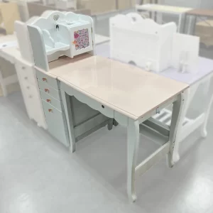 ときめくデザインで勉強机がお気に入りの場所に。小棚や扉付き収納、ワゴンなどの機能も充実！用途別の収納習慣が身につくかも♪