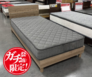 傷に強いメラミン素材でコンセント＆USB差し込み付きで程よい硬さのマットレスセット