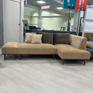 落着きのあるブラウンカラーで様々なインテリアにもフィット！スツール付きでレイアウト自由◎