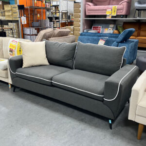 白のパイピングがおしゃれなコンパクトソファ！一人暮らしのお部屋にもぴったりサイズ◎