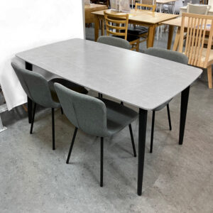 キズ汚れ＋熱にも強いセラミック天板の4人掛け食卓セット!グレー基調の無機質なデザインがクールな印象でシンプルお洒落。