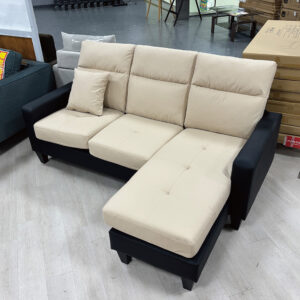 汎用性の高いオットマン付きソファ。汚れてもサッと拭ける合皮素材。座面入れ替えで左右のカウチスタイルで使用可能！