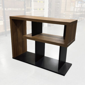 一人暮らしにちょうどいいコンパクトタイプTVボード。置き方を縦横どちらも使えるおしゃれなオープンシェルフ テレビボード。横置きしたときには32インチ対応のTV台として使用できます。縦置きした際には収納棚として使うことができます。