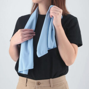 夏の熱中症対策に！濡らす・泣く・振って冷える「UVクールタオルボトル付き」クールタオルは水の蒸発による気化熱の吸収と特殊素材の効果で冷たさを感じさせます。タオルにはUVプロテクション加工が施されており、紫外線からお肌を守ってくれます。