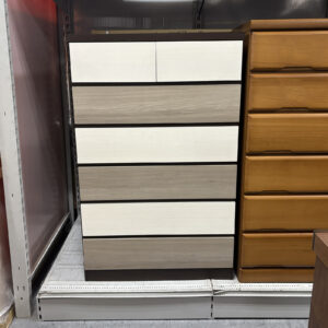 ツートンカラーの引き出しがかわいいハイチェスト！おしゃれなツートンカラー。スライドレールの引き出しで出し入れラクラク！